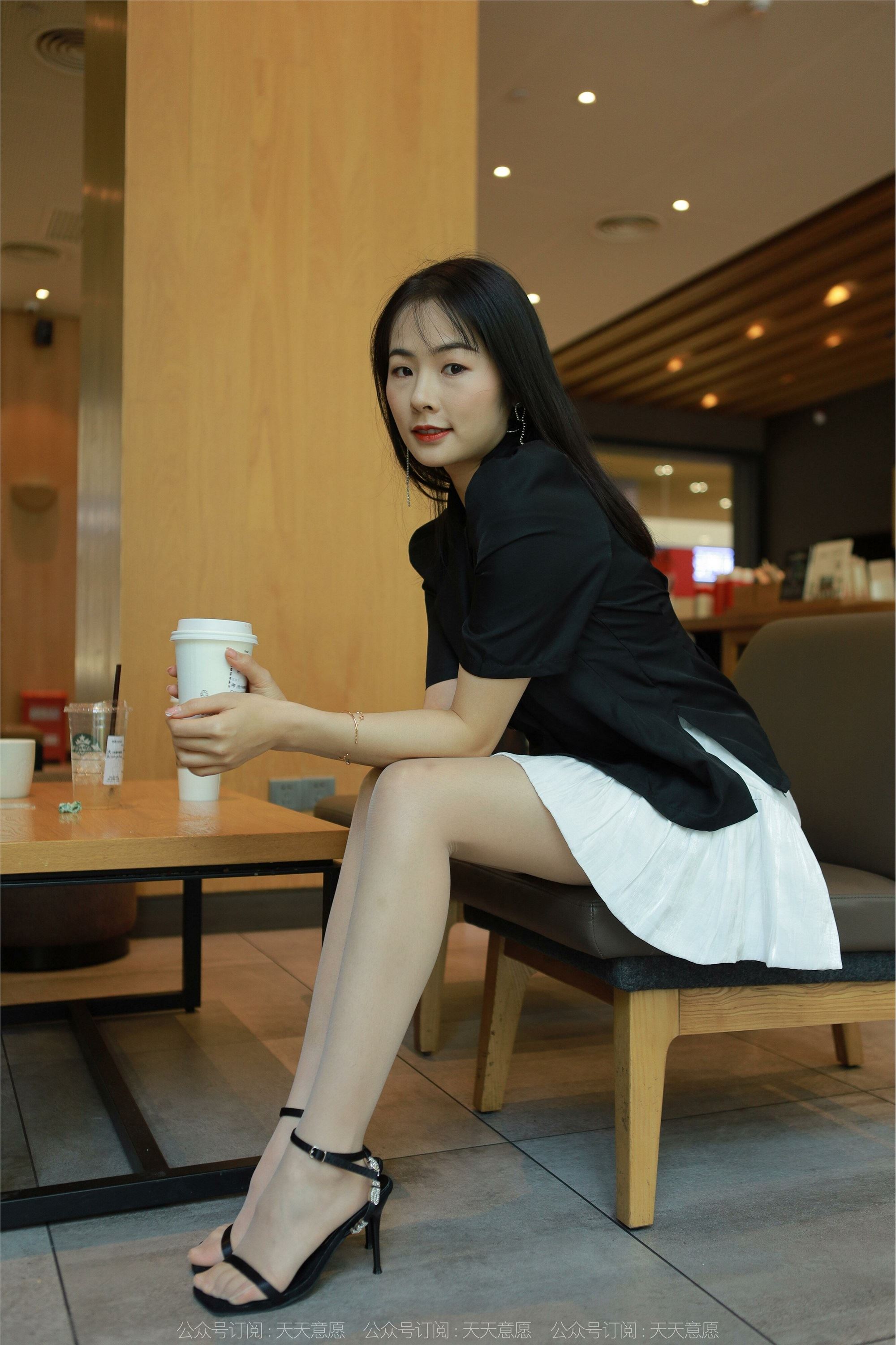 IESS异思趣向  2022.05.06 丝享家 1080：小金《简约黑色凉鞋》